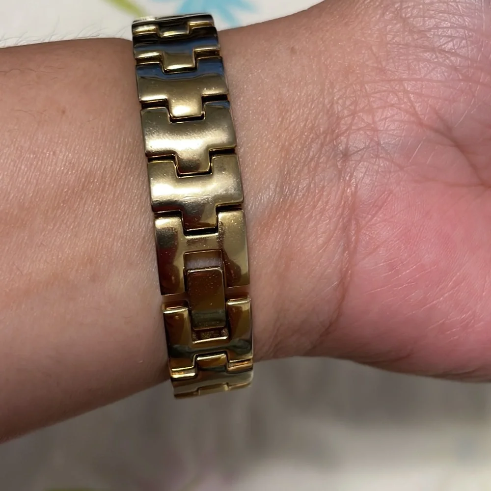 Citizen - Picture 2 of 4